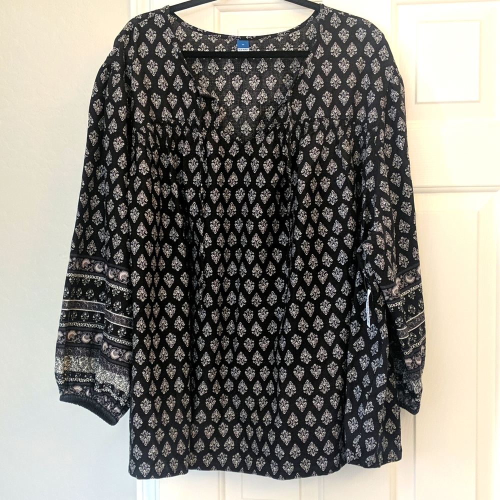 NWT Old Navy Black, White & Gray Paisley Top Size 4x